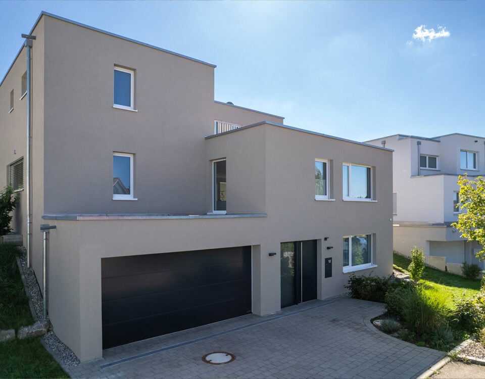 Neubau-Projekt: Außenansicht vom Einfamilienhaus im Raum Schwäbisch Gmünd